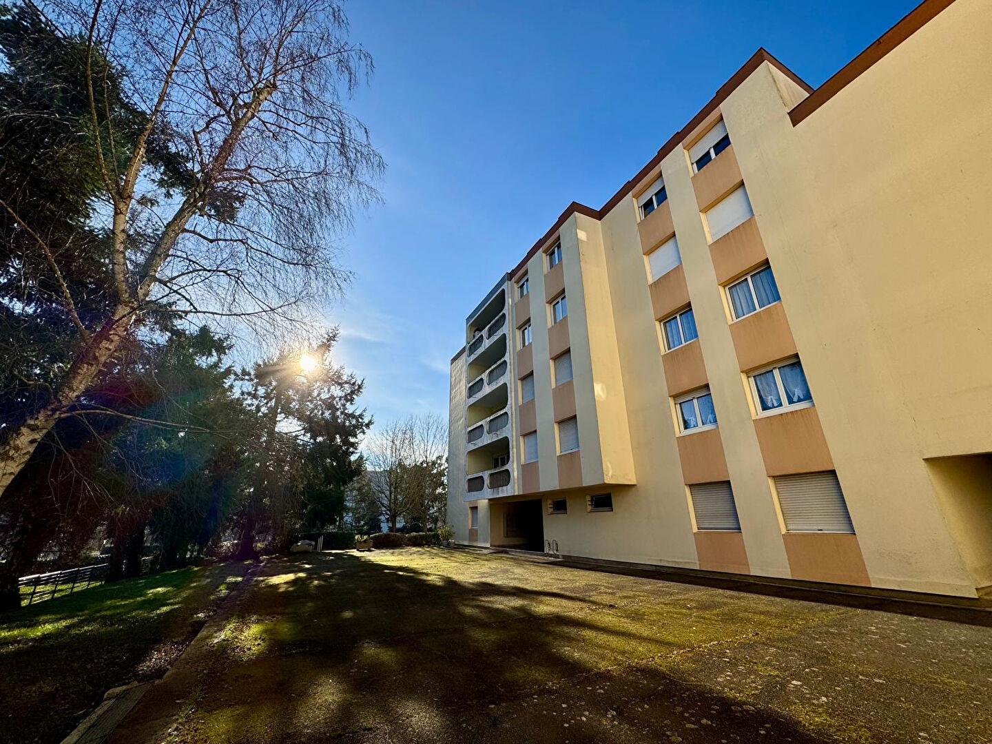 CHARTRES - 3 pièces avec balcon et parking - chauffage + eau inclus
