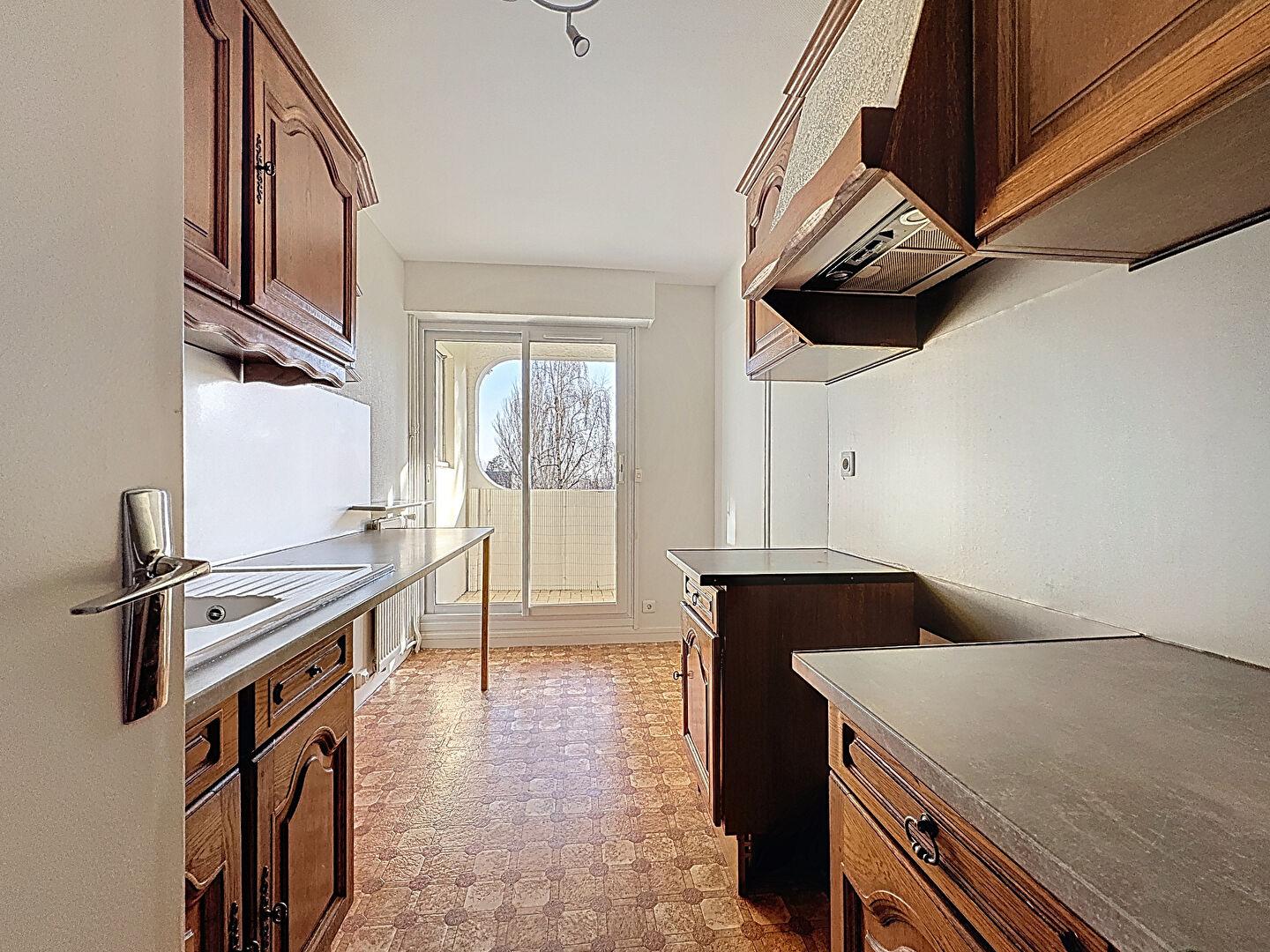 CHARTRES - 3 pièces avec balcon et parking - chauffage + eau inclus