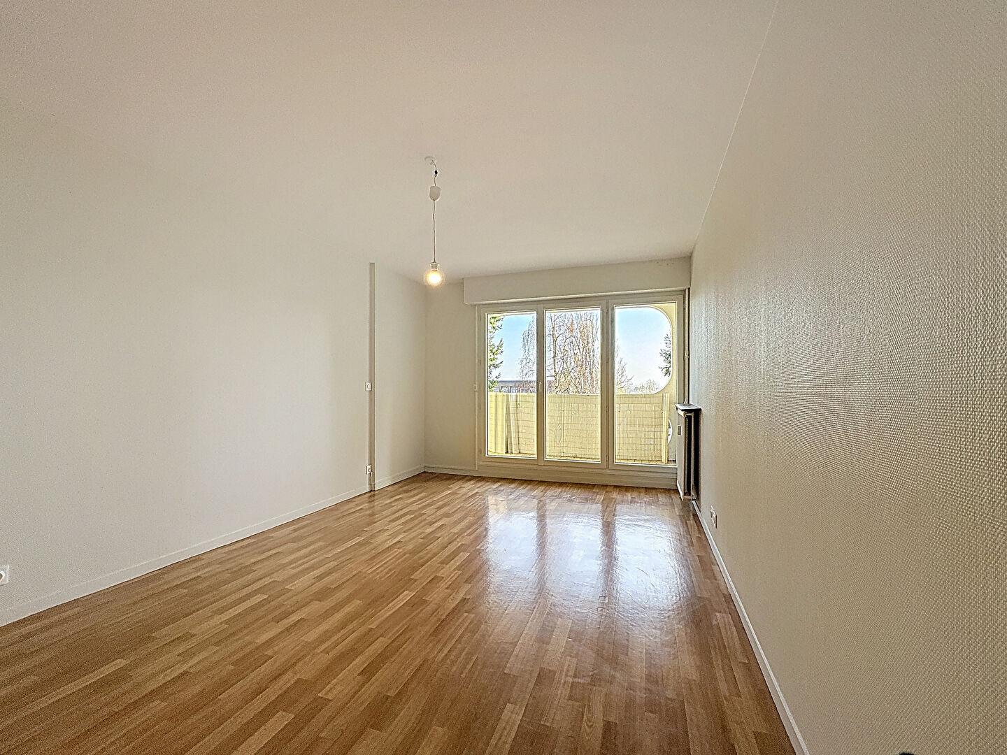 CHARTRES - 3 pièces avec balcon et parking - chauffage + eau inclus