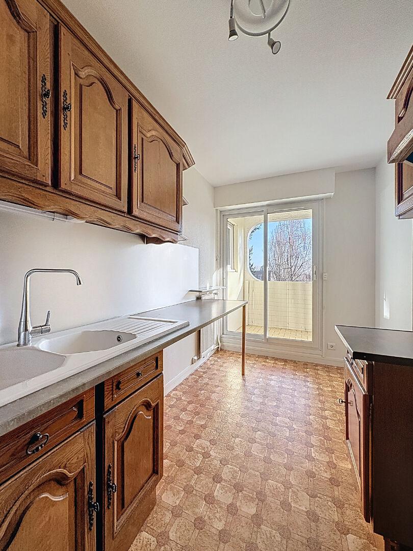 CHARTRES - 3 pièces avec balcon et parking - chauffage + eau inclus