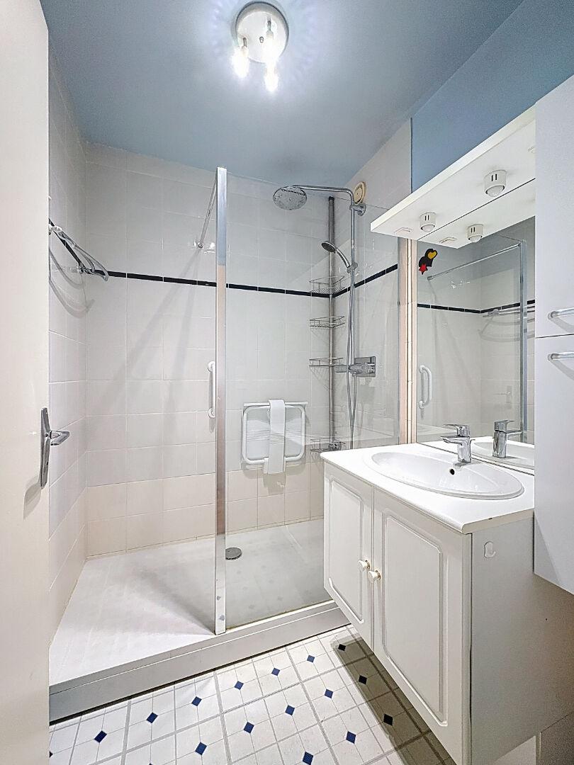 CHARTRES - 3 pièces avec balcon et parking - chauffage + eau inclus