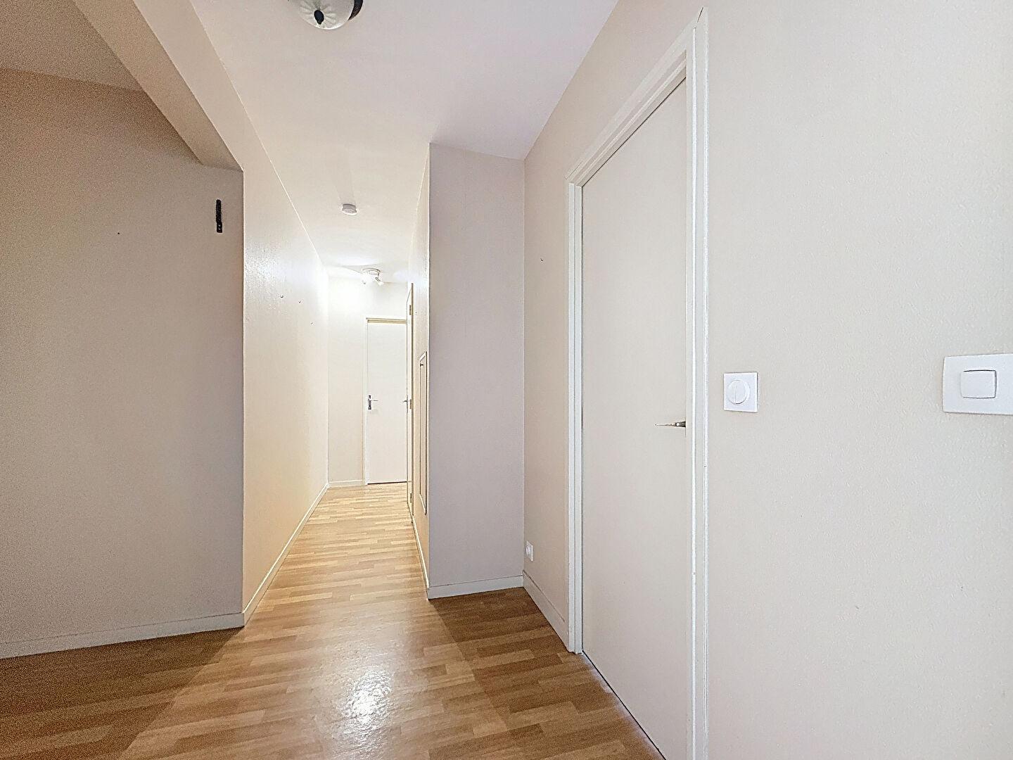 CHARTRES - 3 pièces avec balcon et parking - chauffage + eau inclus