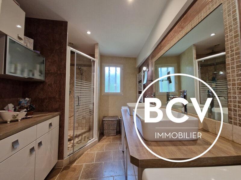 LONGERE 3 CHAMBRES DE 146 M²