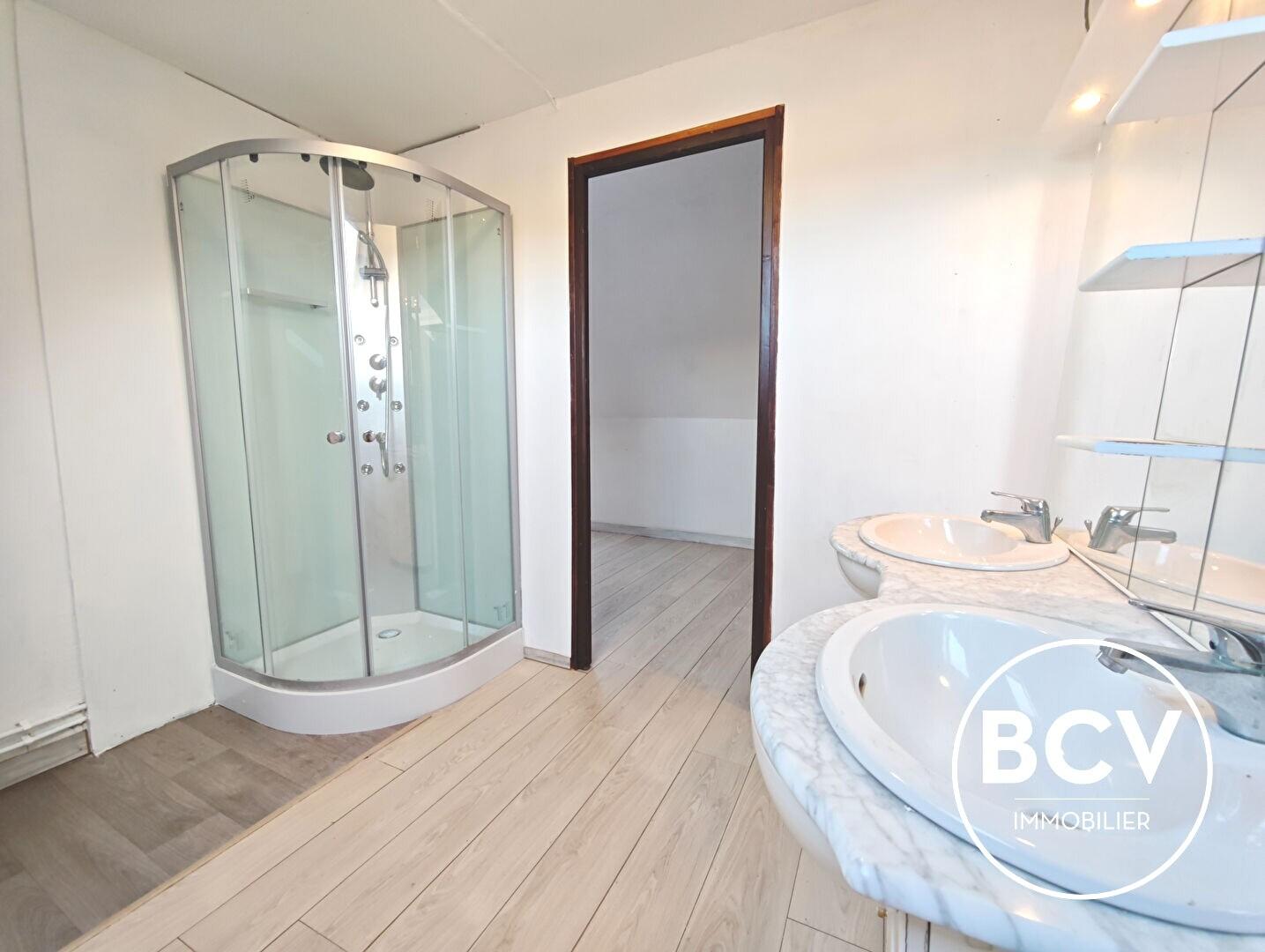 Maison familiale avec jardin et garage