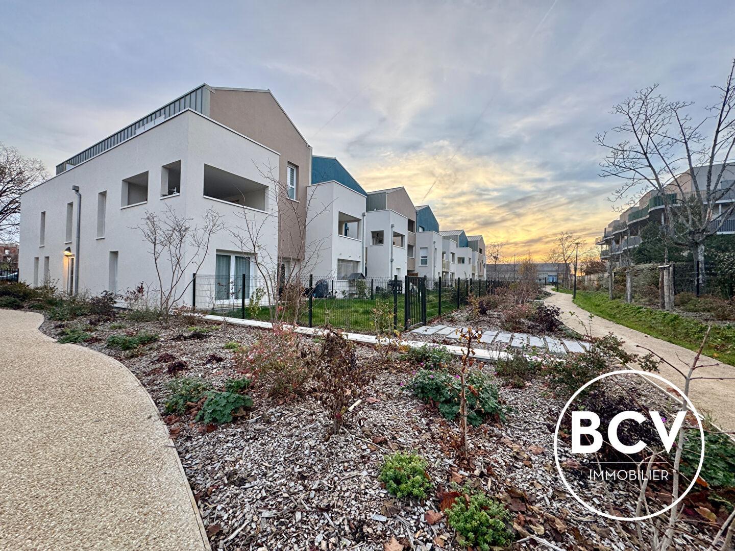 Appartement T4 terrasse, parking intérieur et cave