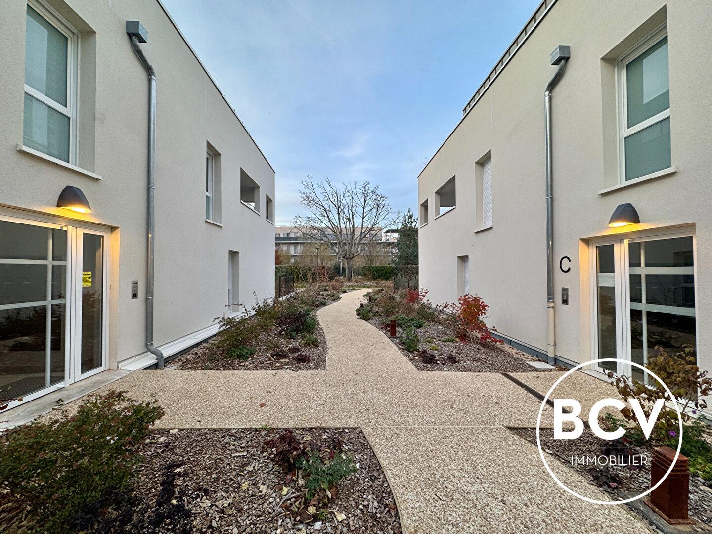 Appartement T4 terrasse, parking intérieur et cave