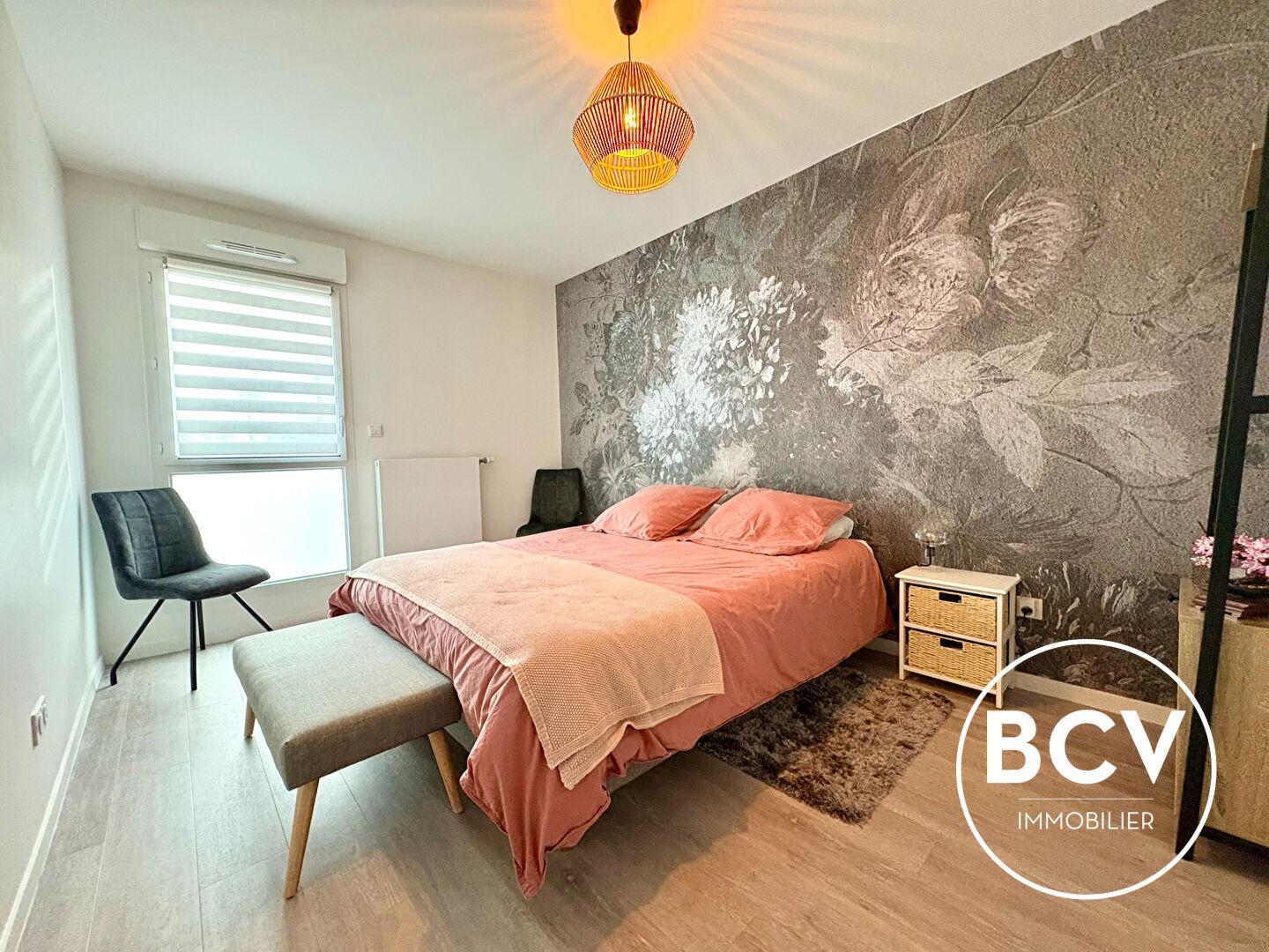 Appartement T4 terrasse, parking intérieur et cave