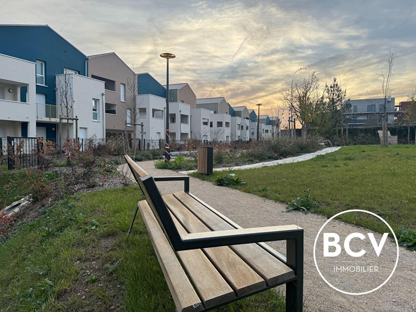 Appartement T4 terrasse, parking intérieur et cave