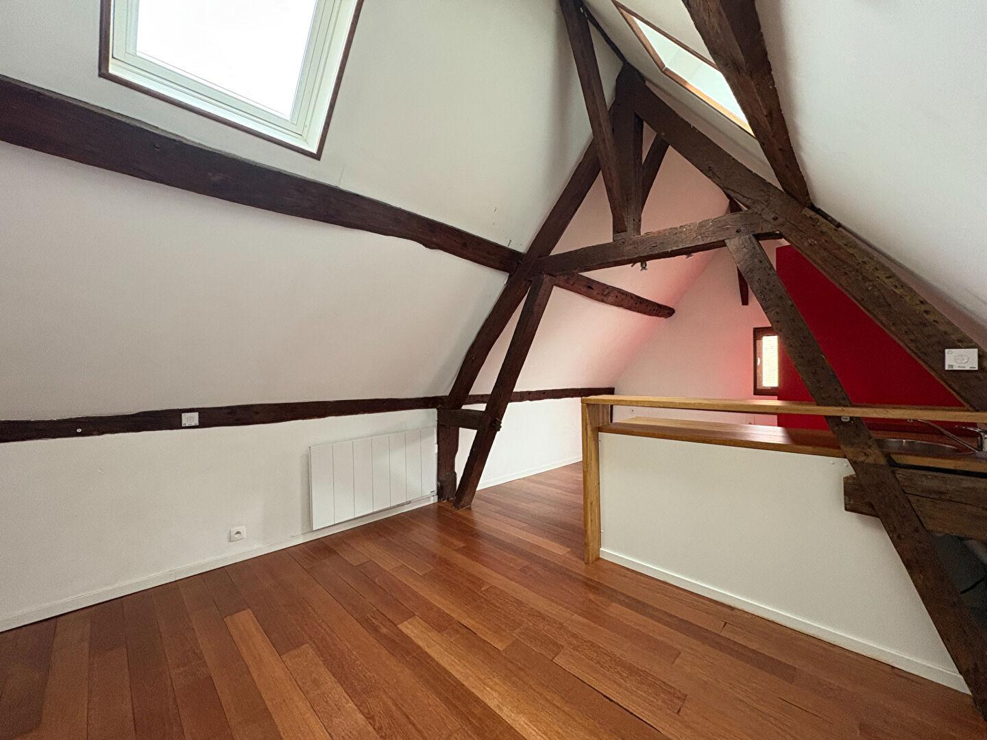 CHARTRES - Studio de 16 m² au dernier étage