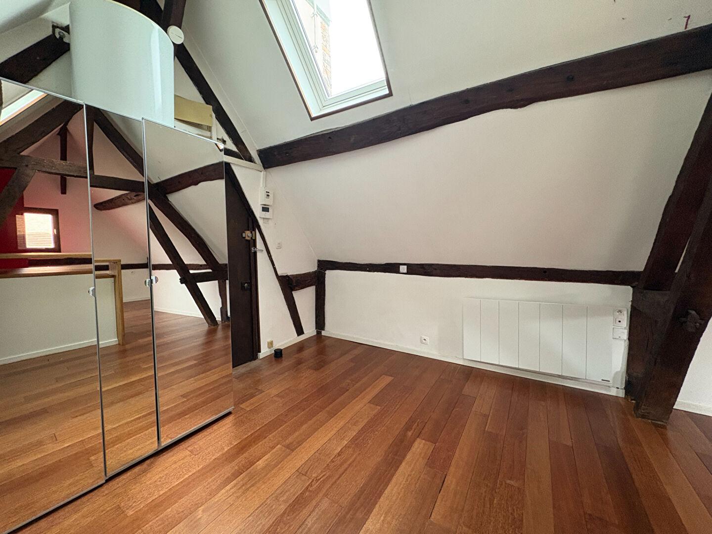 CHARTRES - Studio de 16 m² au dernier étage