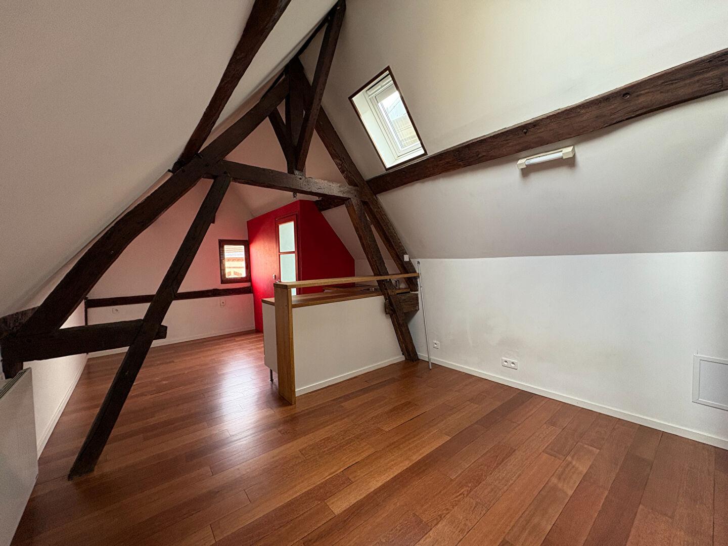 CHARTRES hypercentre - Studio de 16 m² en dernier étage