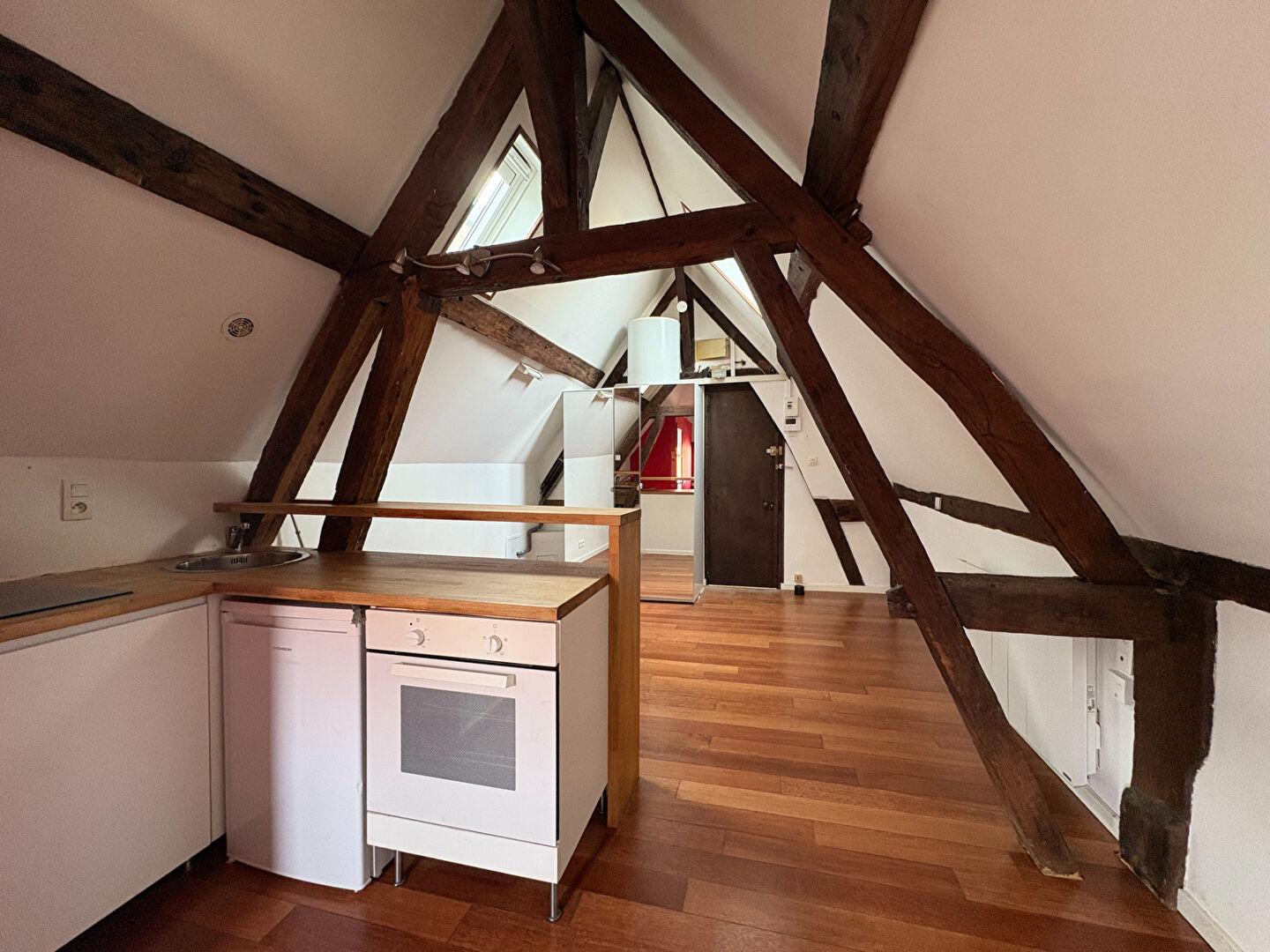 CHARTRES hypercentre - Studio de 16 m² en dernier étage