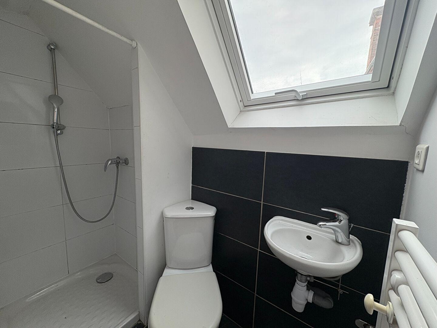 CHARTRES - Studio de 16 m² au dernier étage