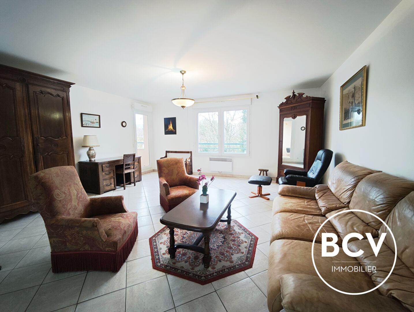 T5 CHARTRES garage + place de parking + cave