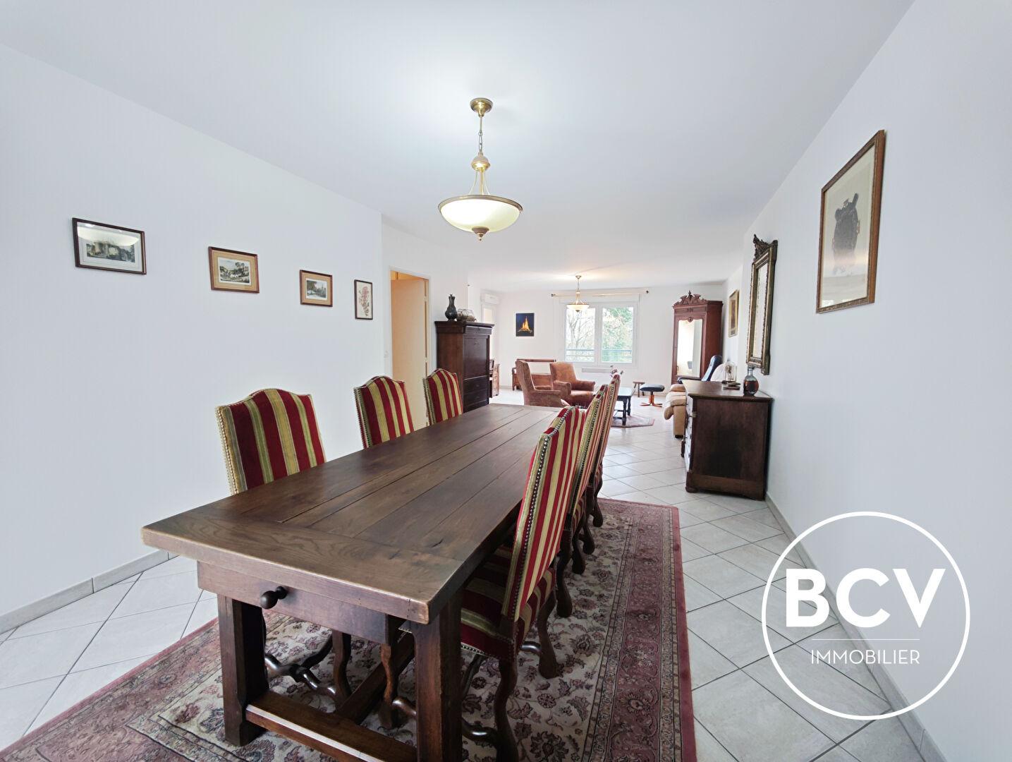 T5 CHARTRES garage + place de parking + cave