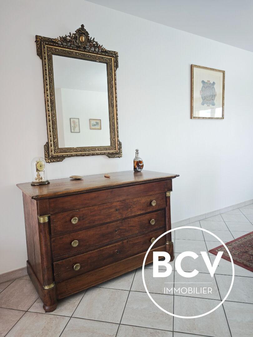 T5 CHARTRES garage + place de parking + cave