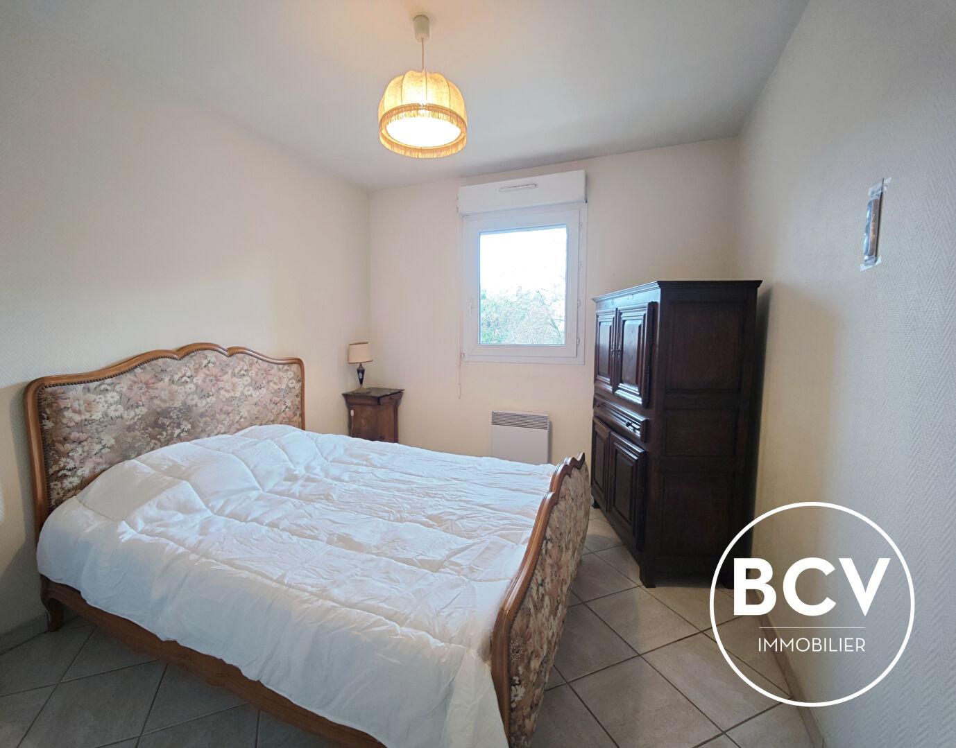 T5 CHARTRES garage + place de parking + cave