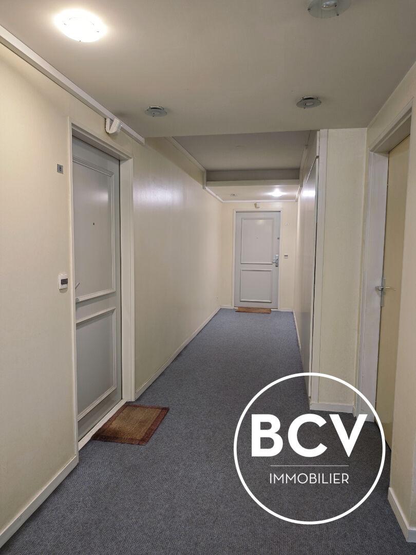 T5 CHARTRES garage + place de parking + cave