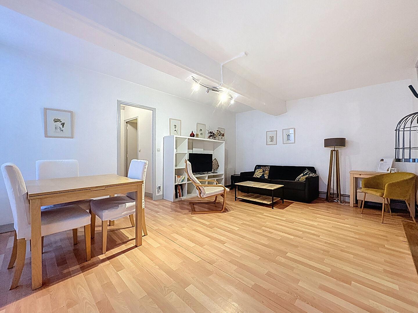 CHARTRES - centre ville - grand 2 pièces meublé