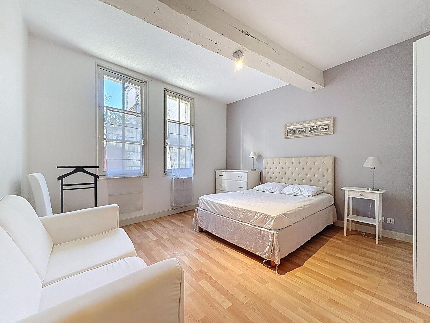 CHARTRES - centre ville - grand 2 pièces meublé