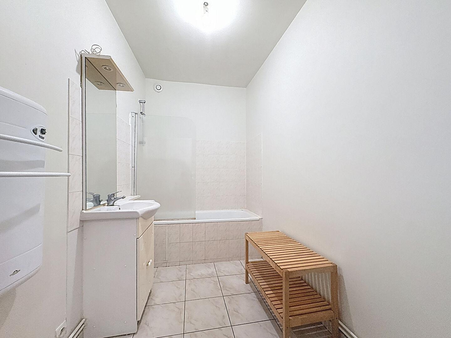 CHARTRES - centre ville - grand 2 pièces meublé