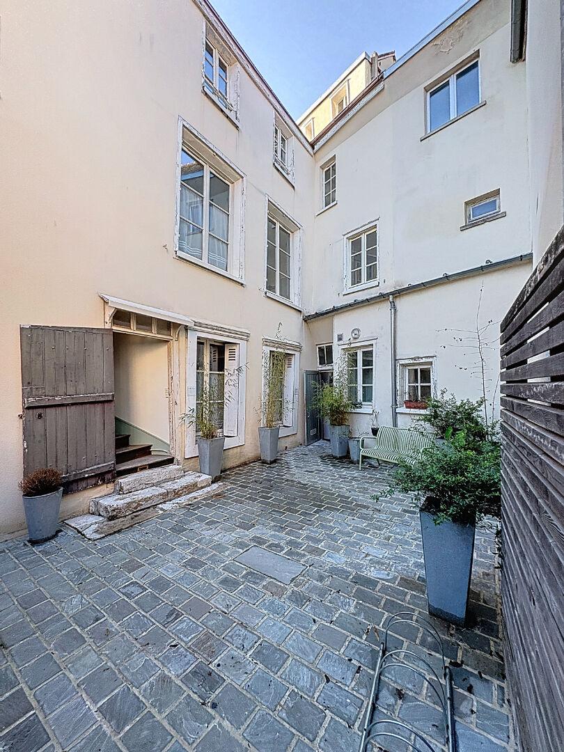 CHARTRES - centre ville - grand 2 pièces meublé