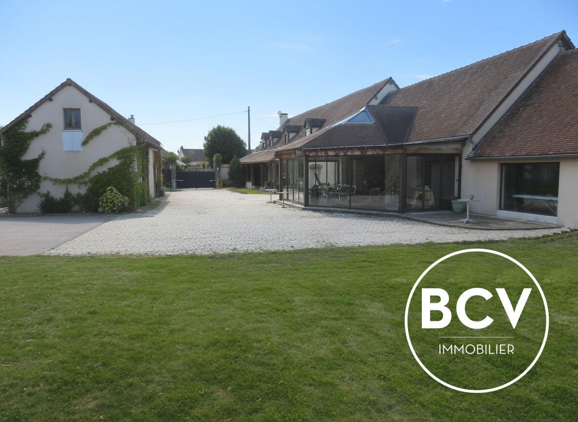 Maison T7 286m² + espace piscine intérieur + dépendance