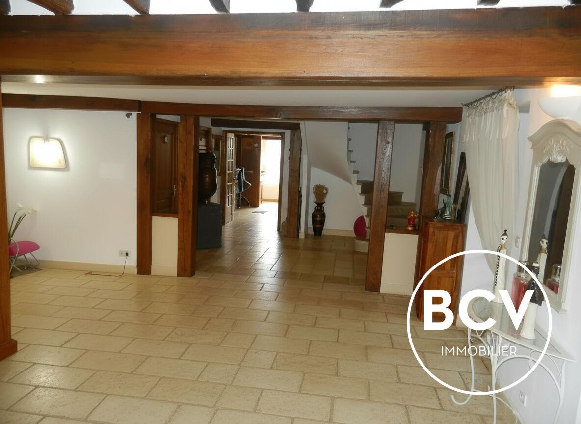 Maison T7 286m² + espace piscine intérieur + dépendance