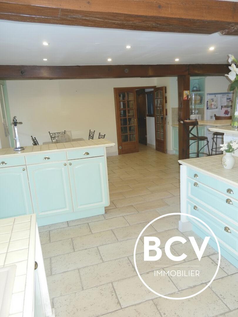 Maison T7 286m² + espace piscine intérieur + dépendance