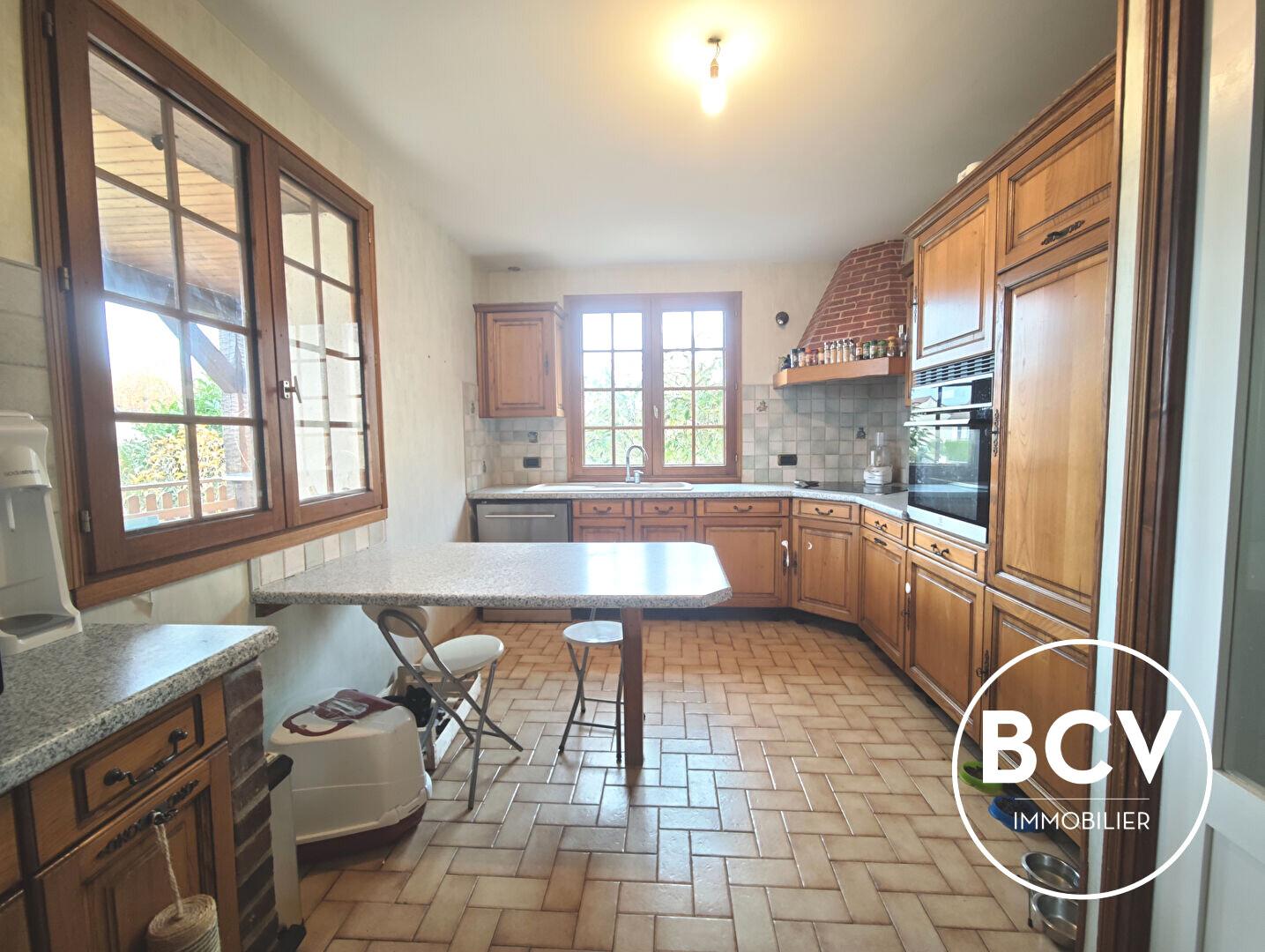 Maison familiale avec jardin et sous-sol total