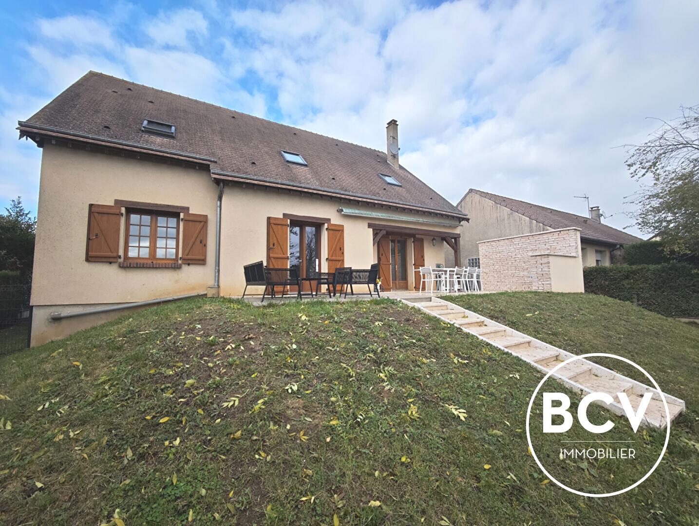 Maison familiale avec jardin et sous-sol total