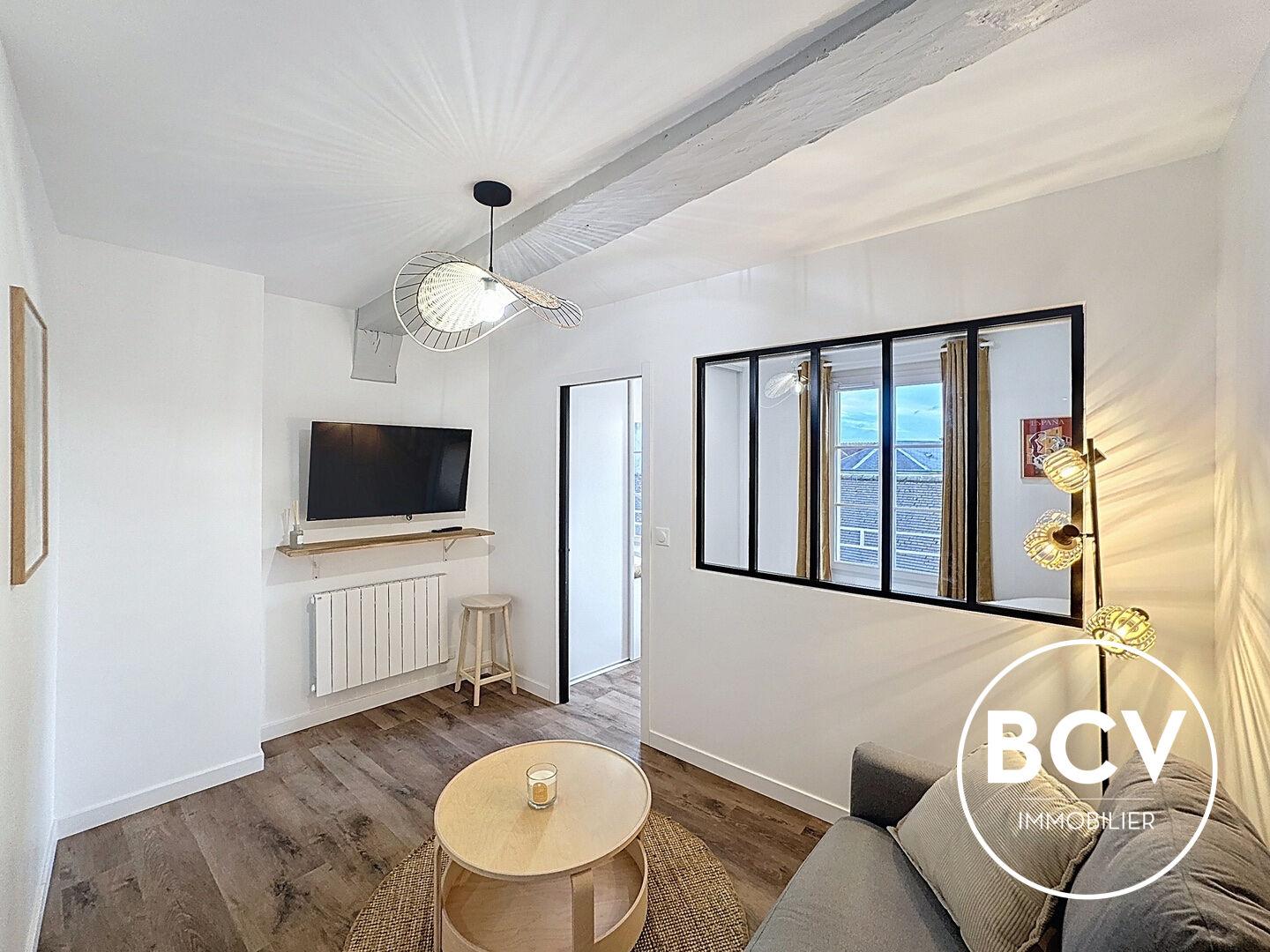 CHARTRES - T1 Bis rénové et meublé avec goût