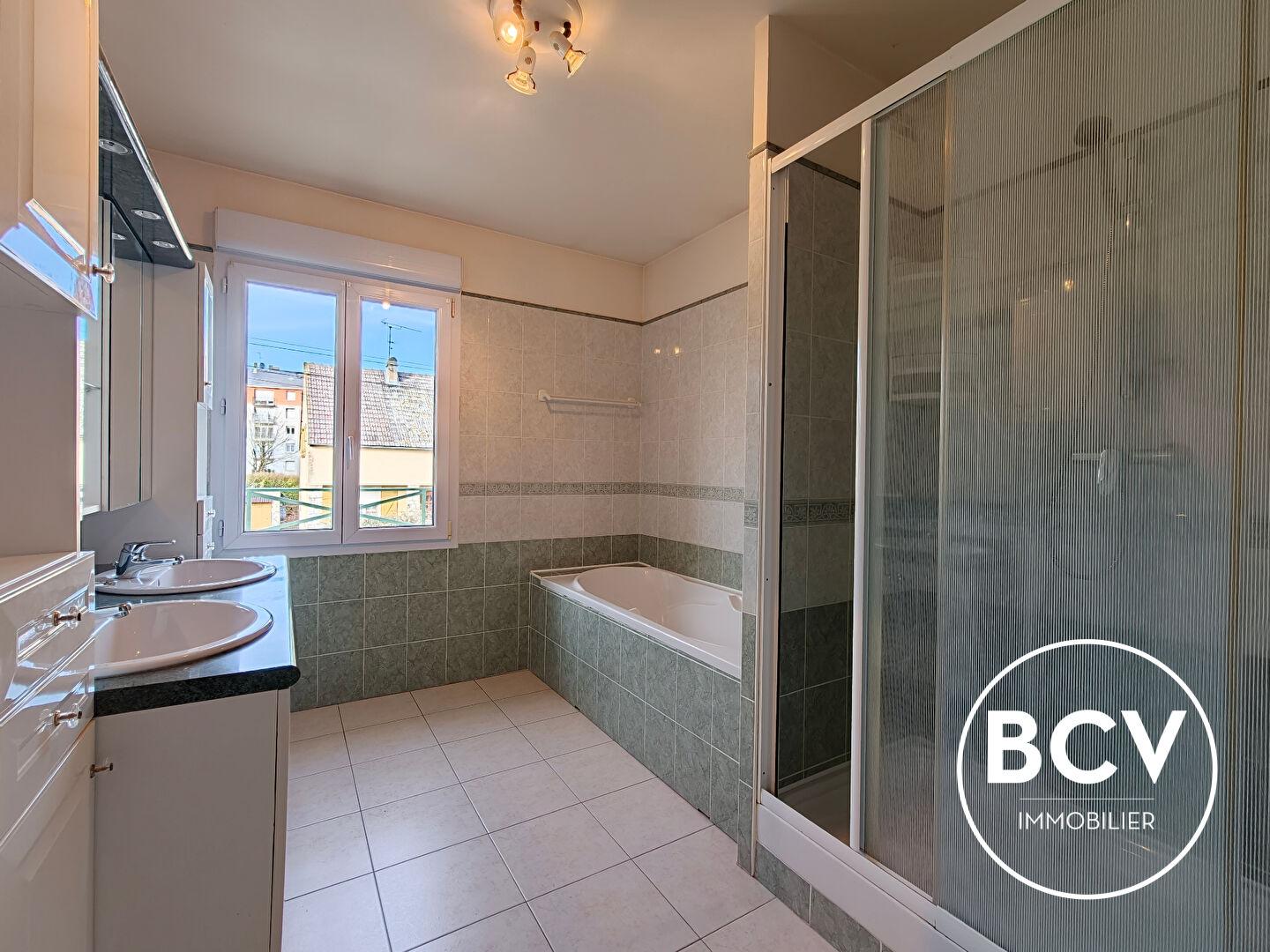 Maison familiale contemporaine avec jardin + double garage