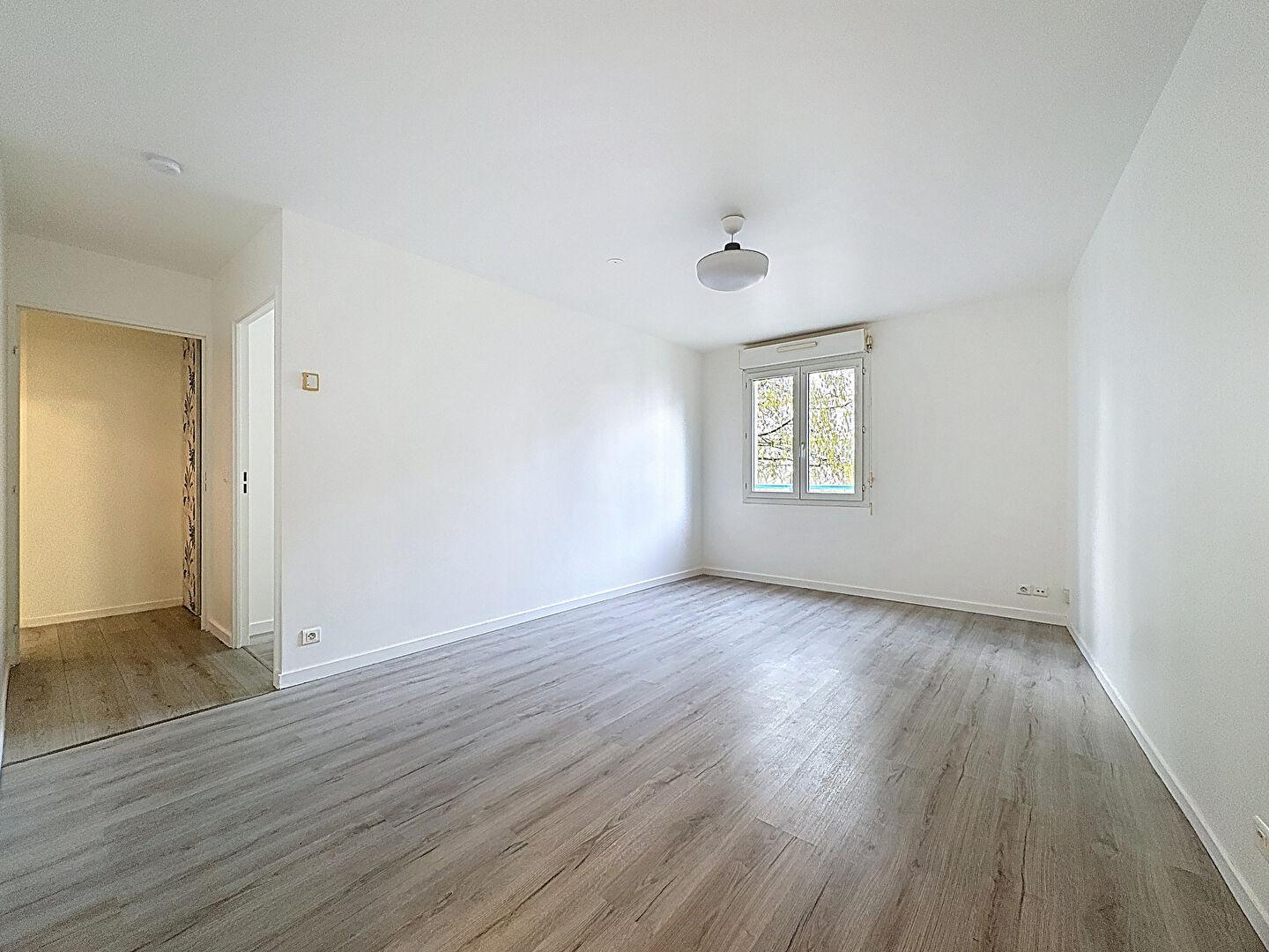 Chartres - Grand Faubourg - beau 2 pièces rénové avec parking