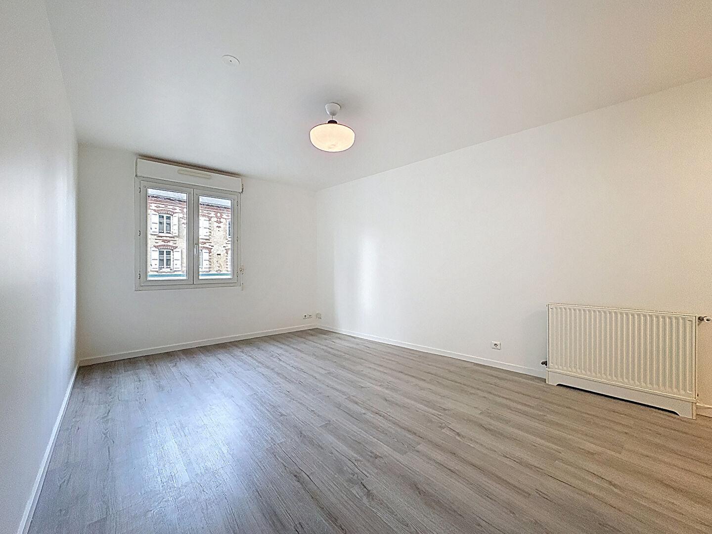 Chartres - Grand Faubourg - beau 2 pièces rénové avec parking