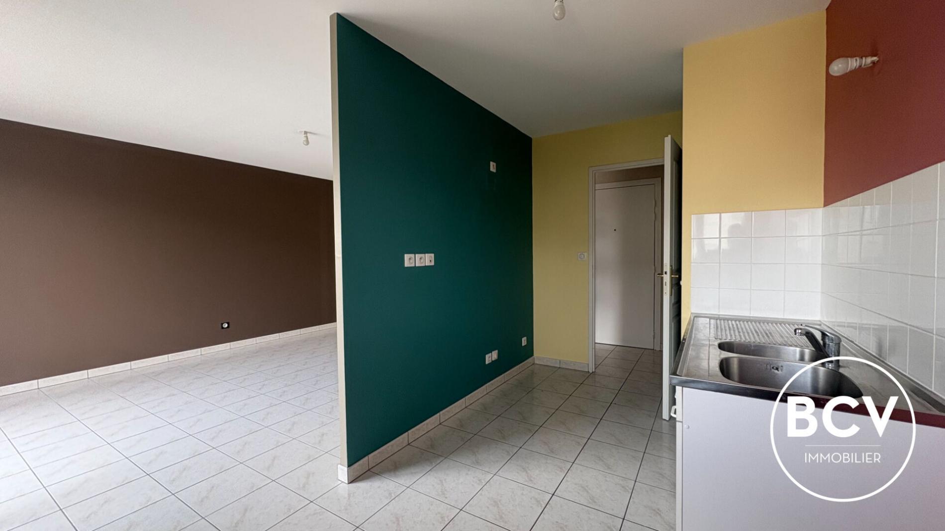 LEVES (28) Appartement T3 lumineux avec balcon et parkings