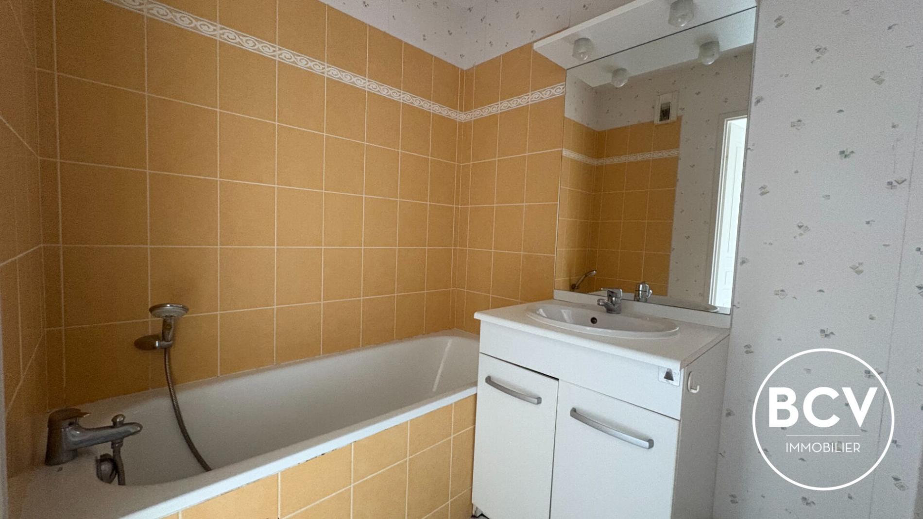 LEVES (28) Appartement T3 lumineux avec balcon et parkings