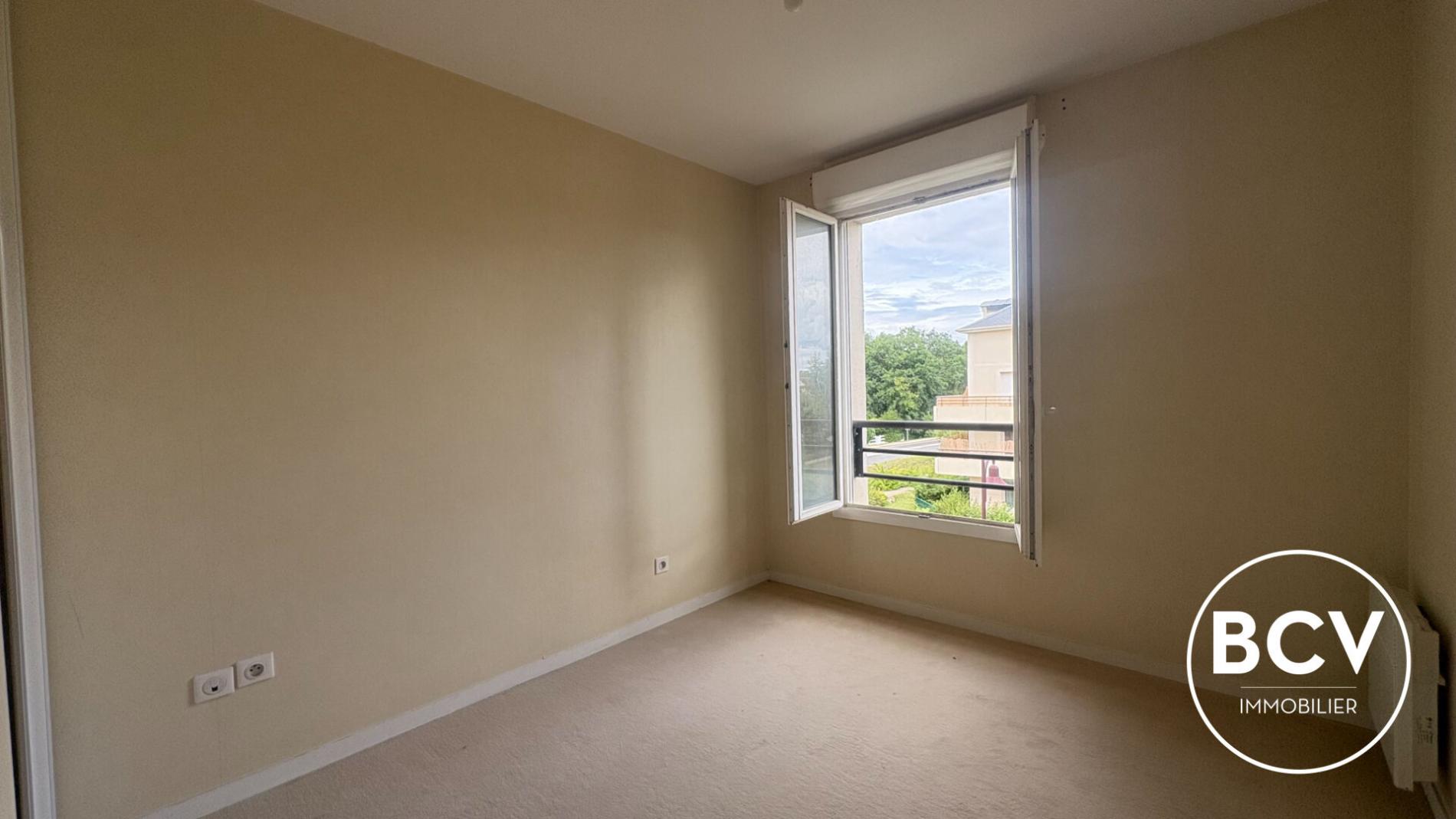 LEVES (28) Appartement T3 lumineux avec balcon et parkings