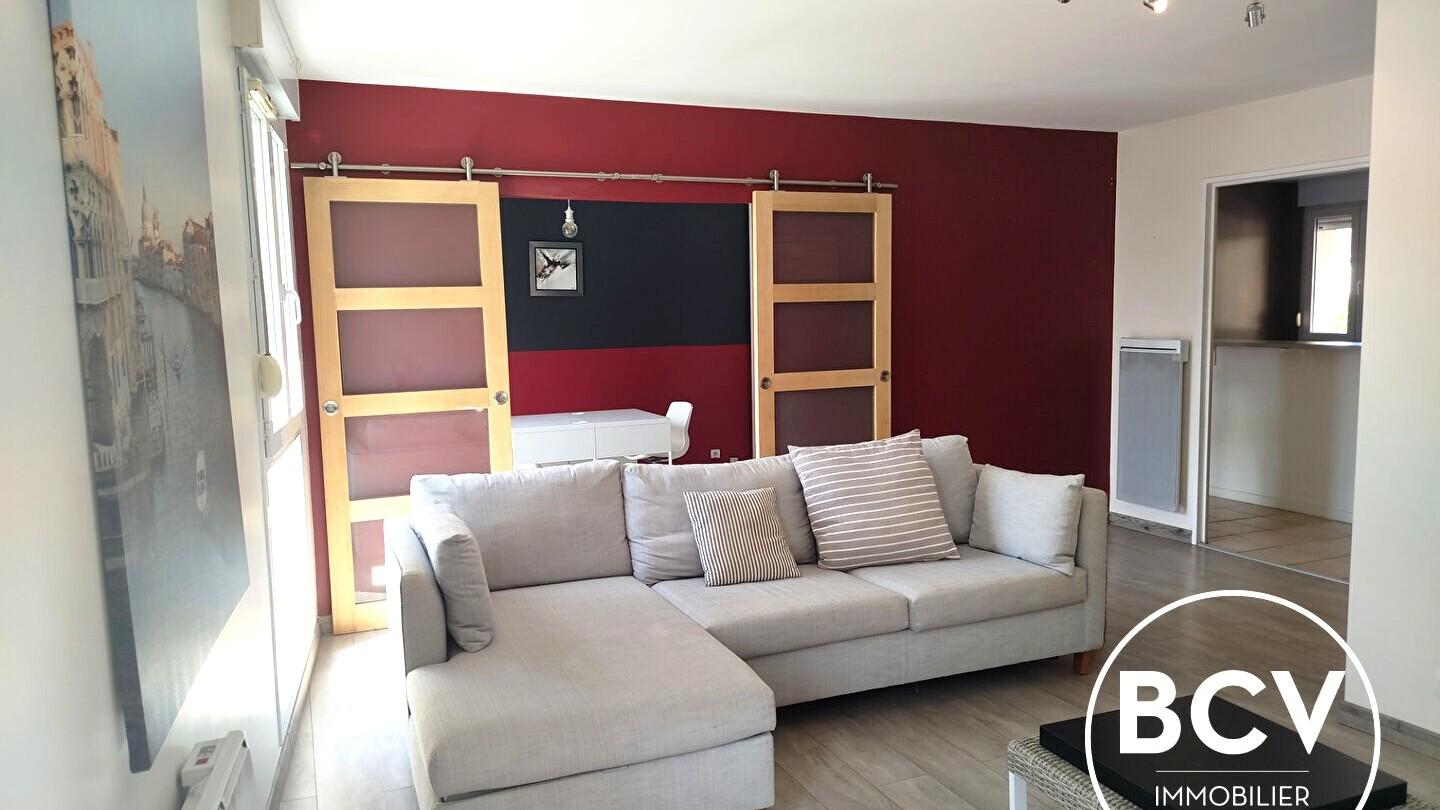 Secteur gare T5 comprenant 4 chambres. Place de parking en sous-sol