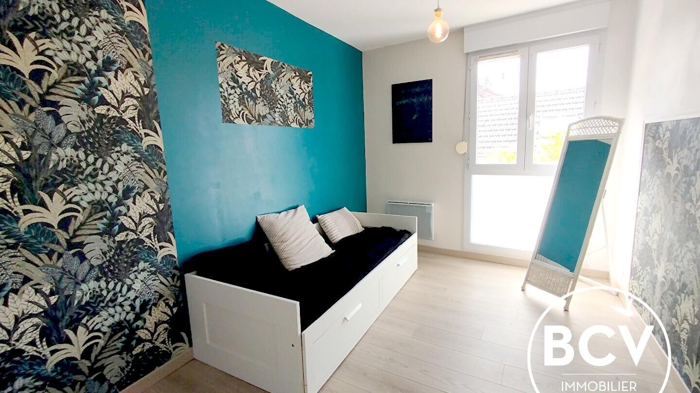 Secteur gare T5 comprenant 4 chambres. Place de parking en sous-sol