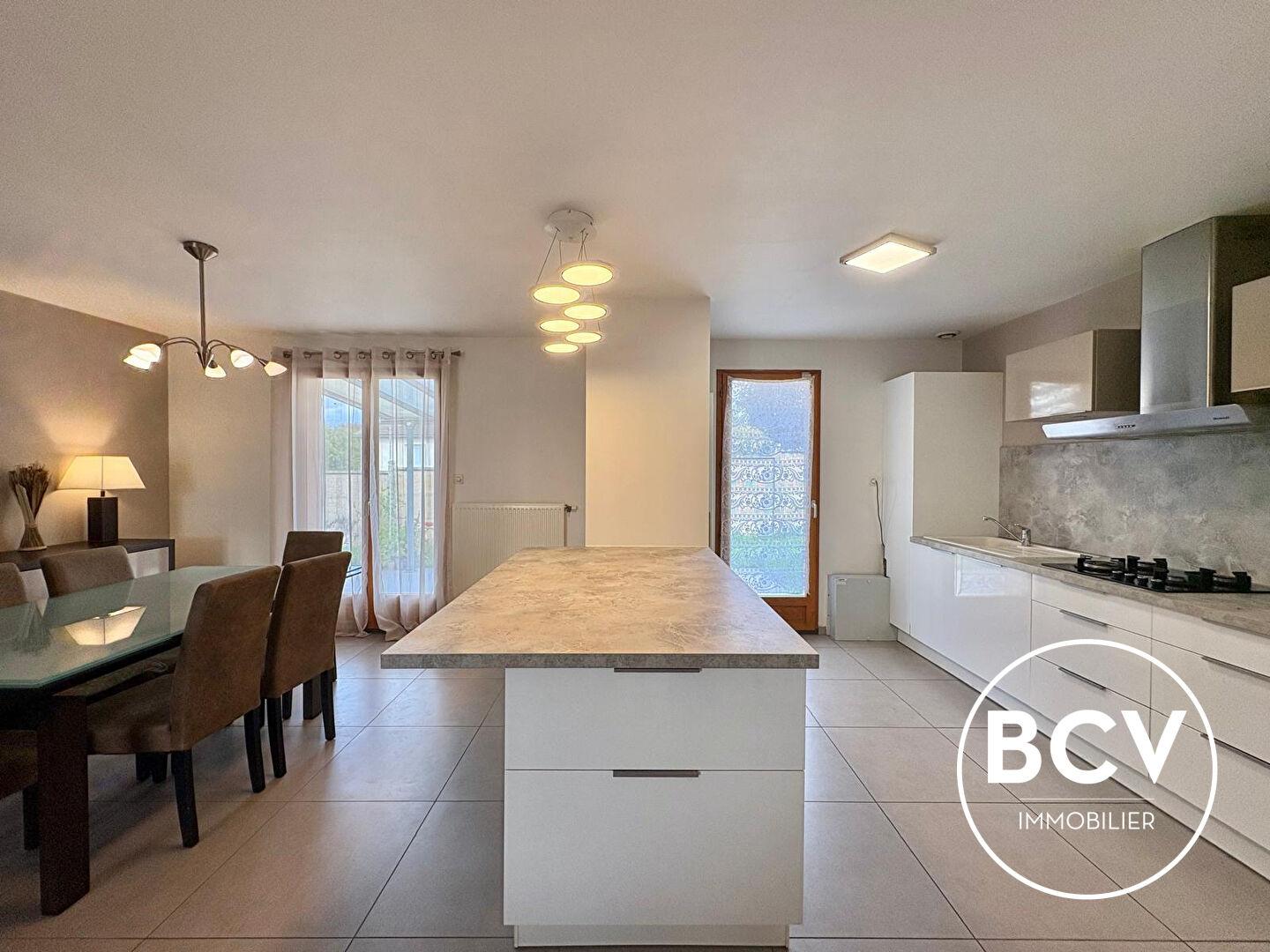 Maison T6 année 2000 entièrement de plain-pied