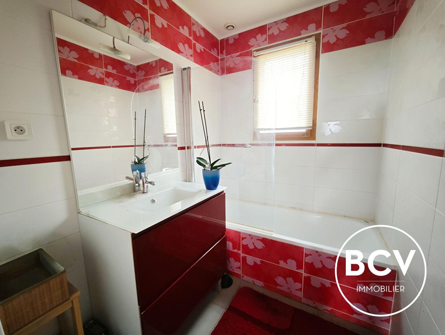 Maison T6 année 2000 entièrement de plain-pied