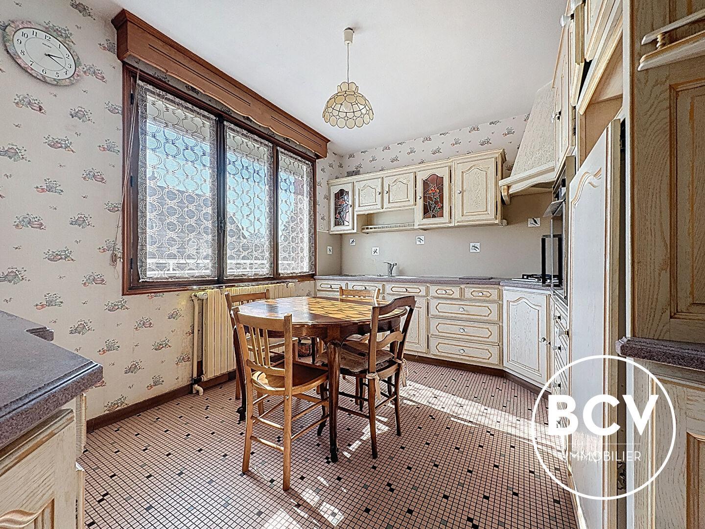 Maison T5 - sous-sol total secteur GARE CHARTRES