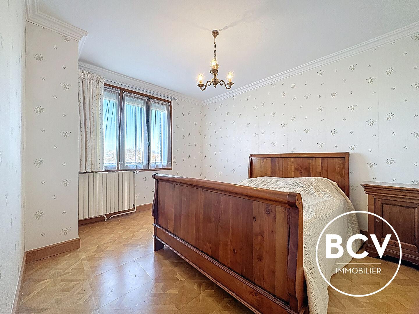 Maison T5 - sous-sol total secteur GARE CHARTRES