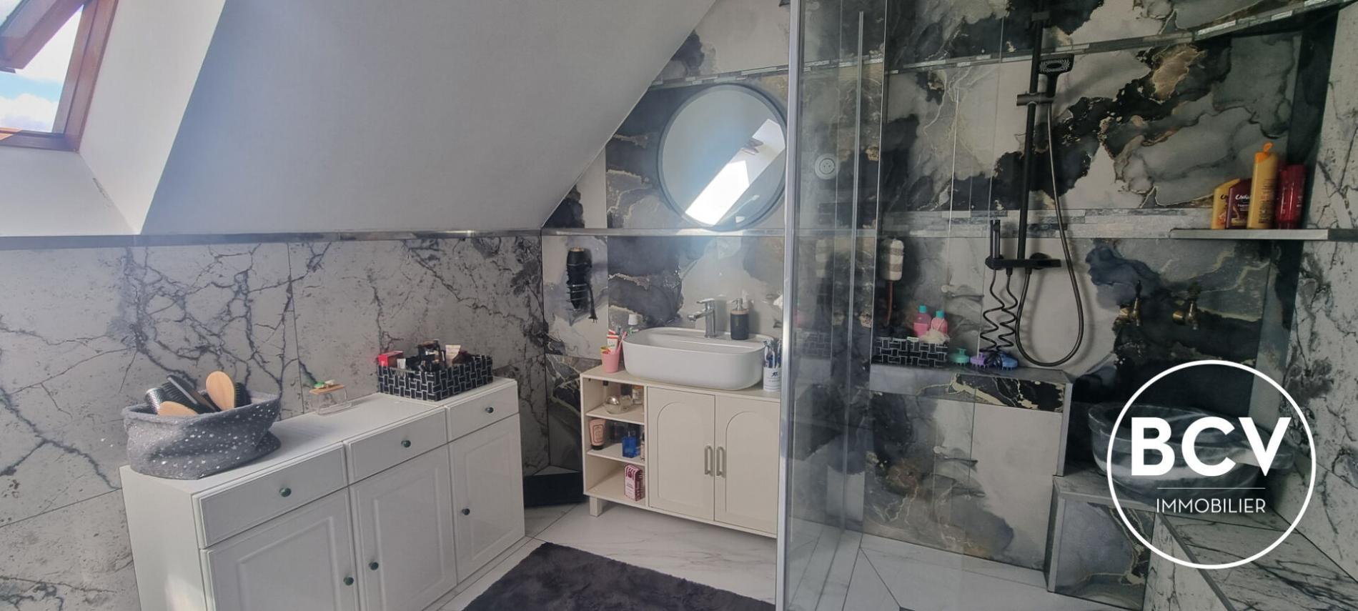 Maison Lucé -  7 pièces - 183 m2