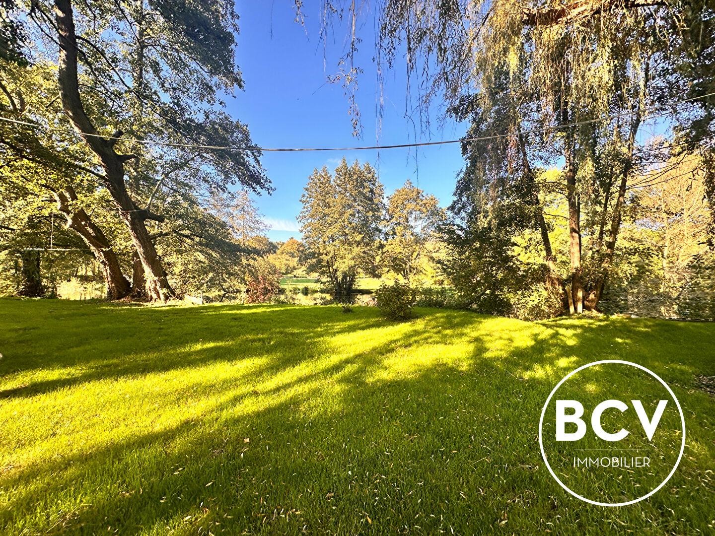 Chalet T5 rénové - 4 chambres - 9 096 m² de terrain - Bord du Loir - Proche Bonneval (28)