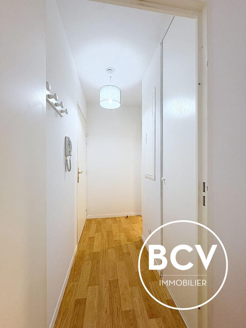 LUCE - Studio meublé au dernier étage avec parking