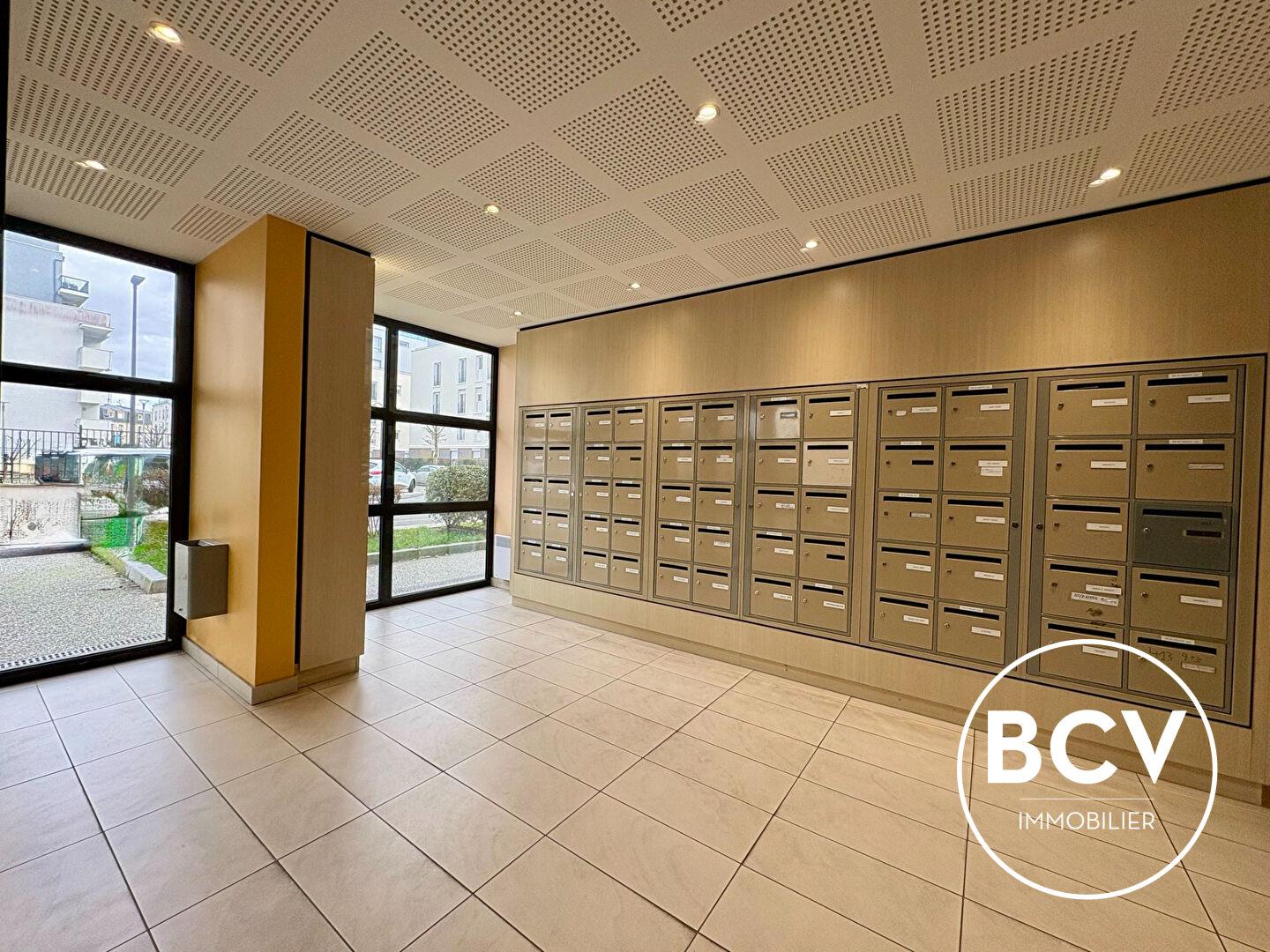 LUCE - Studio meublé au dernier étage avec parking