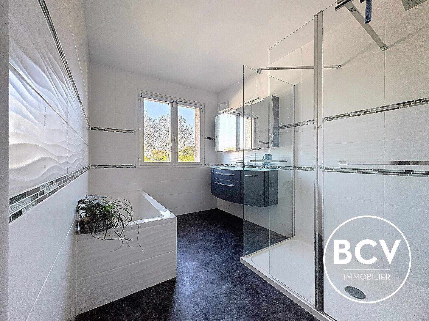 Maison 107m² Barjouville 4 chambres, sous sol total, garage double.