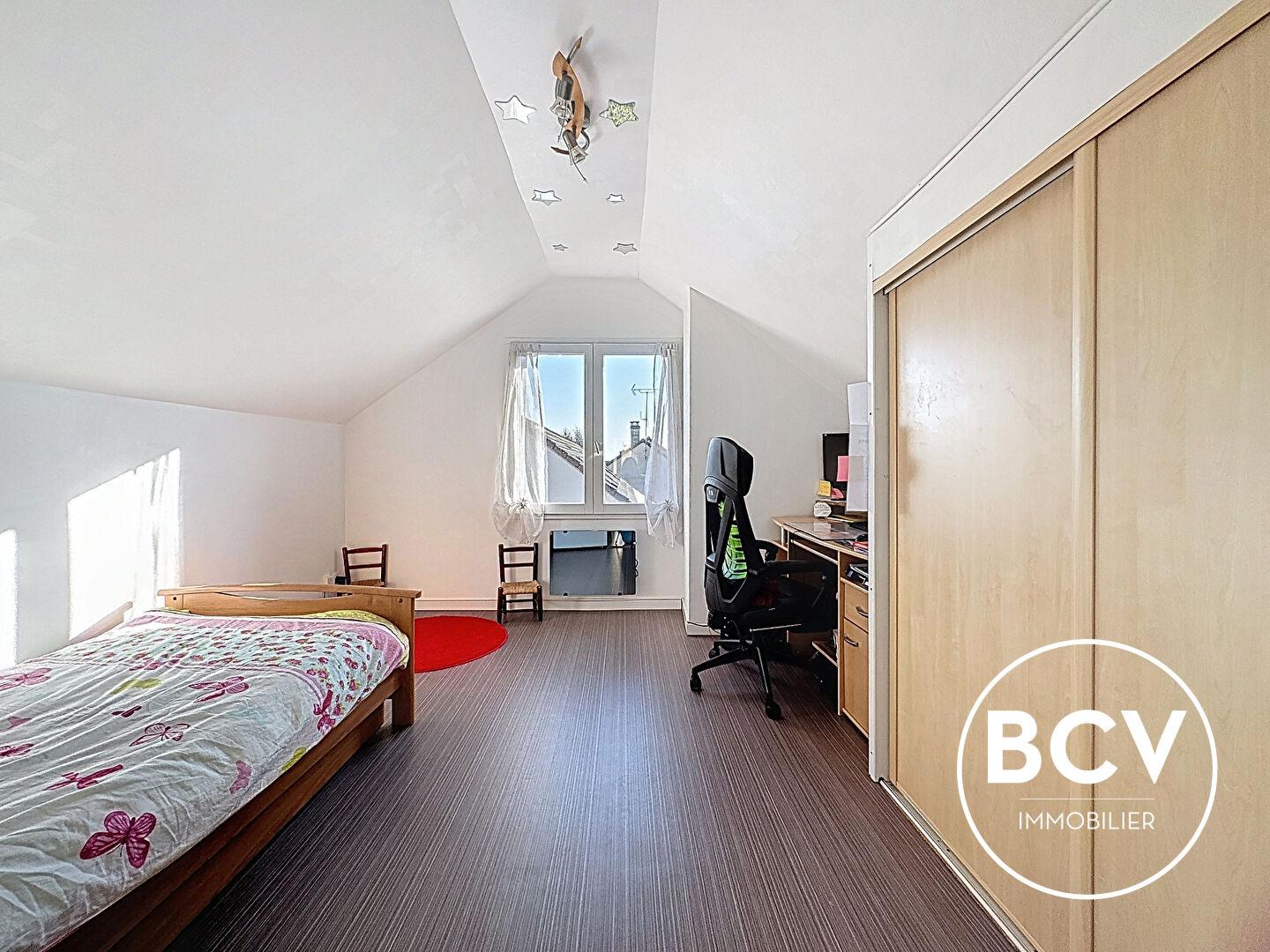 Maison 107m² Barjouville 4 chambres, sous sol total, garage double.